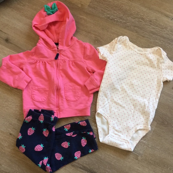 Strawberry outfit - Picture 1 of 1